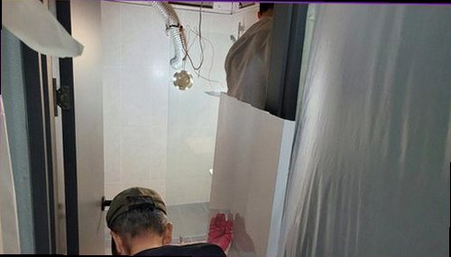 팔달구 누수탐지 압력 측정과 배관 연결부 상태를 확인하는 점검 과정