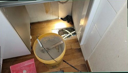 동대문구 누수탐지 누수 점검 결과와 측정 기록을 확인하는 모습