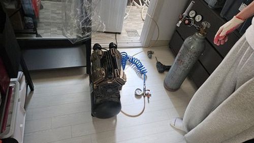 누수탐지 점검 위치와 작업 범위를 현장에서 확인하는 모습