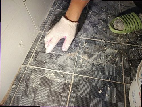 누수탐지 누수 보수 후 압력과 주변 상태를 재확인하는 과정