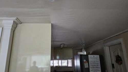 누수탐지 배관 보수 후 건조되어 가는 벽면 상태