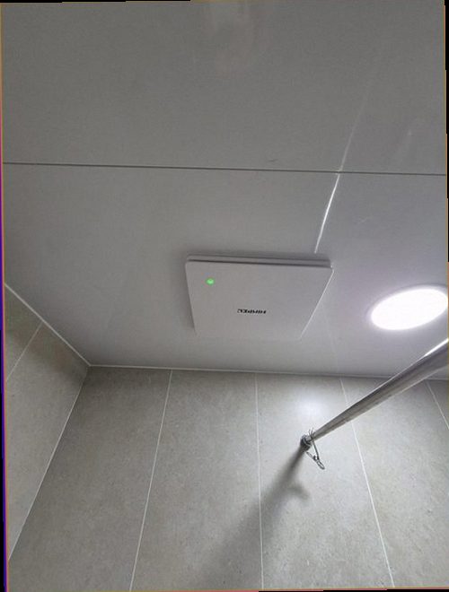 계양구 누수탐지 수도 계량기와 실내 누수 의심 지점을 확인하는 모습