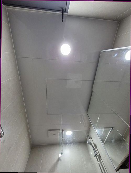 남양주 누수탐지 누수 점검 후 싱크대 주변 건조 상태를 확인하는 모습
