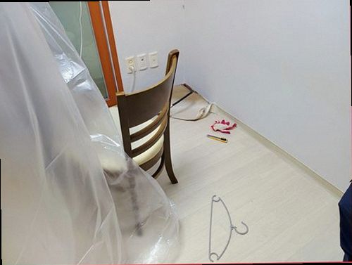 단원구 누수탐지 싱크대 하부장과 벽면 하단에 나타난 누수 흔적