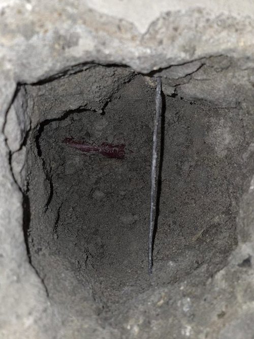 누수탐지 바닥 배관 점검 장면