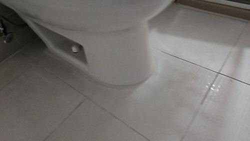 누수탐지 배관과 마감 상태를 순서대로 살펴보는 점검 과정