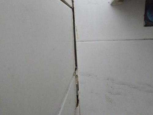 누수탐지 법곳동 누수탐지의 기본 벽면 곰팡이가 번진 아파트