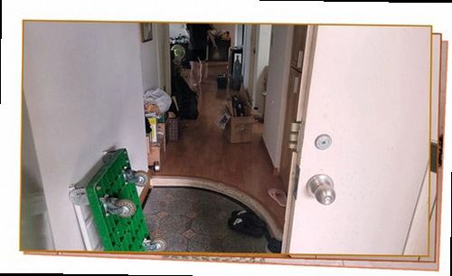 누수탐지 벽면 변색과 수분 분포를 확인하는 현장 점검 모습