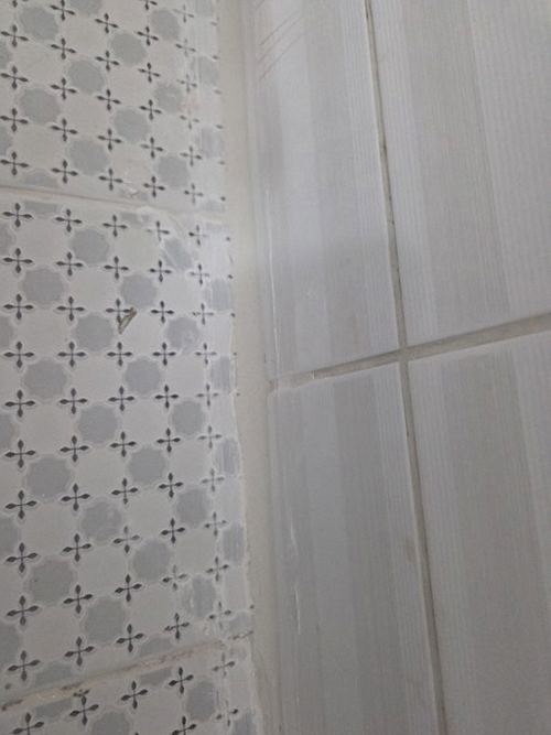 누수탐지 보수 후 방수 처리를 마친 욕실 바닥의 마감 상태