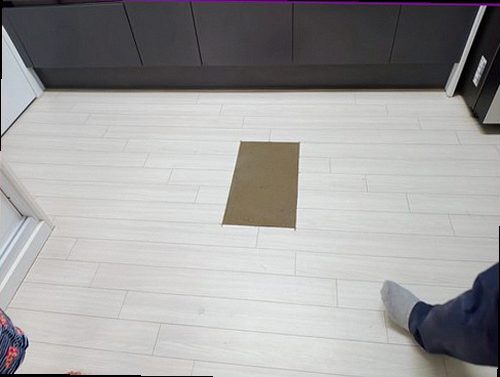 기흥구 누수탐지 천장에 번진 물자국과 벽지 들뜸이 보이는 현장