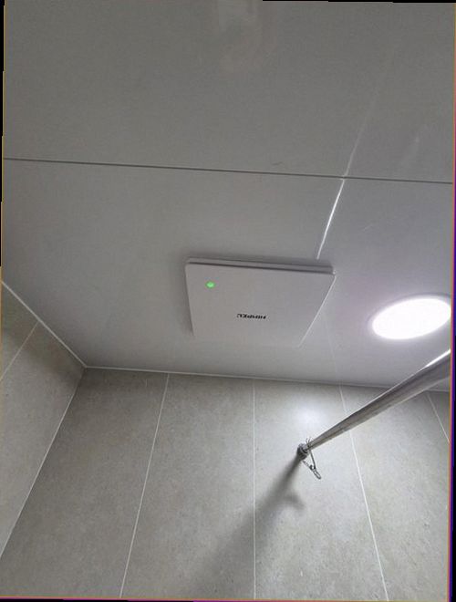 광진구 누수탐지 배관 누수 흔적과 점검 위치를 비교하는 모습