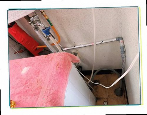 누수탐지 누수 수리 후 계량기 변화와 주변 건조 상태를 재확인하는 모습
