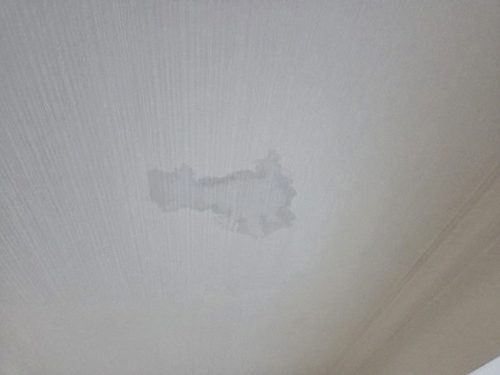 누수탐지 열화상 촬영으로 온도 편차를 확인하는 장면