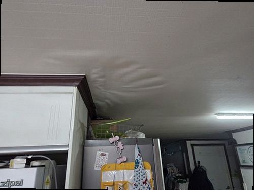 만안구 누수탐지 안양동 아파트 5층 거실 소파 아래 시공 후기 사진