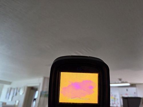 누수탐지 거여동 누수탐지의 기본 아파트 안방 벽지 변색 살피기