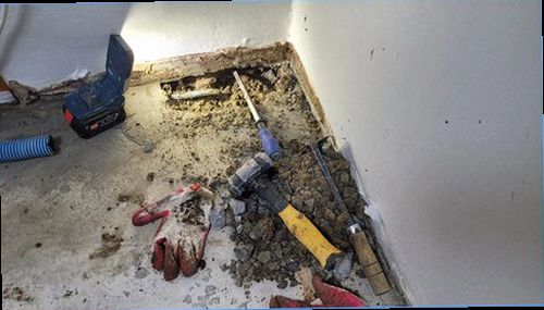 제물포구 누수탐지 바닥 습기와 벽면 얼룩이 확인된 실내 현장
