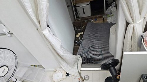 누수탐지 천장 얼룩의 경계를 날짜별로 기록한 점검 사진