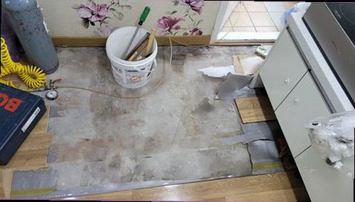 오산 누수탐지 벽면 수분 측정과 배관 연결부 확인 과정