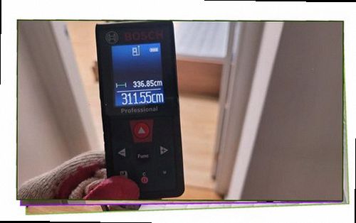 파주 누수탐지 벽면과 바닥의 누수 의심 흔적을 점검하는 모습