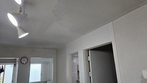 누수탐지 유림동 누수탐지 아파트 벽지 얼룩 원인 두 가지 비교
