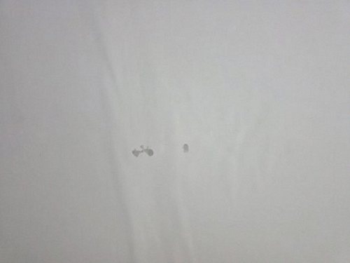누수탐지 아랫집 천장 모서리에 번진 누수 얼룩 현장 사진