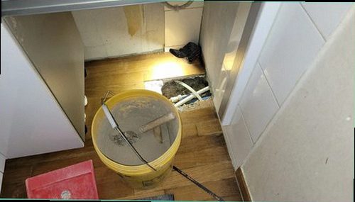 시흥 누수탐지 벽면 물자국과 바닥 습기를 확인하는 누수 점검 현장