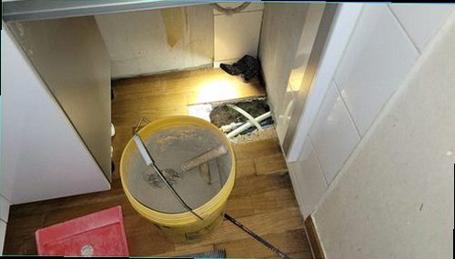 남양주 누수탐지 난방 배관 압력과 분배기 상태를 점검하는 현장
