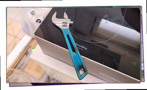 연수구 누수탐지 천장 누수 흔적과 주변 상태를 확인하는 현장 점검 모습