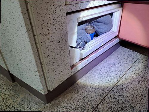 용산구 누수탐지 배관 점검 장비로 누수 위치를 확인하는 모습