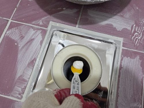 누수탐지 욕실 배관 점검 장면