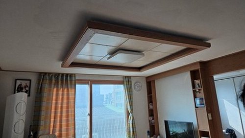 누수탐지 안방 벽면 물맺힘 점검 장면