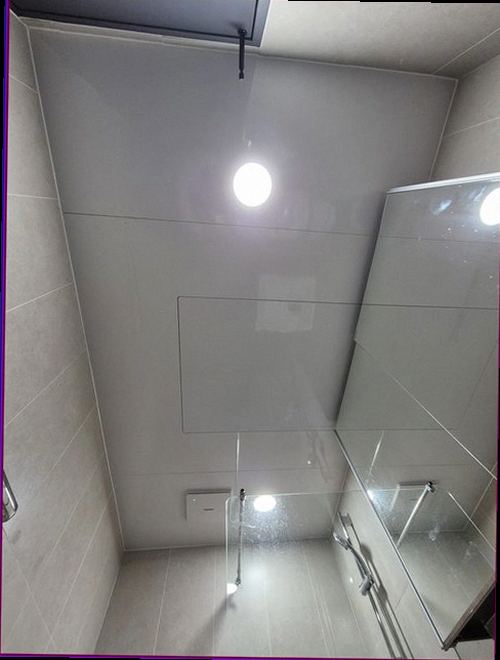 원미구 누수탐지 주방 바닥과 싱크대 주변의 누수 흔적을 비교하는 점검 장면