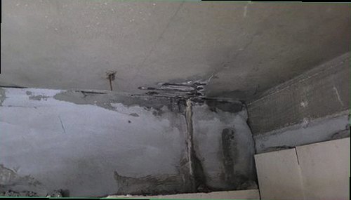 제물포구 누수탐지 배관과 벽면 수분 상태를 점검하는 과정 이미지