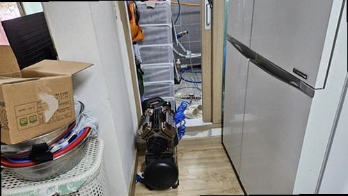 영종구 누수탐지 벽면 얼룩과 계량기 상태를 확인하는 점검 장면