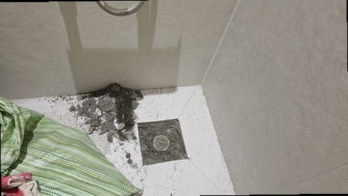 아산시 누수탐지 법곡동 빌라 4층 욕실 변기 뒤 시공 후기 사진