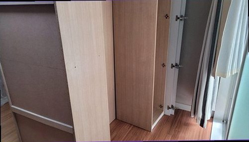 누수탐지 천장 누수 흔적과 주변 습기 상태를 확인하는 현장