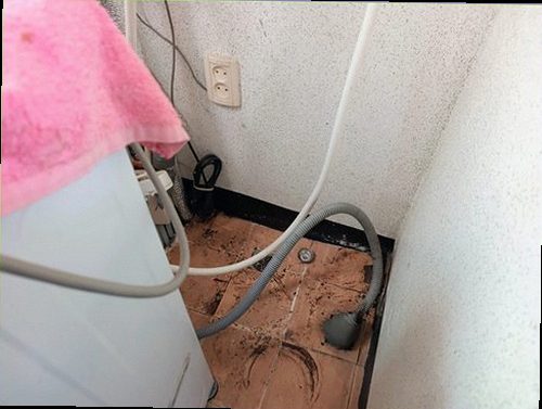 송파구 누수탐지 화장실 천장 변색과 습기 흔적을 확인하는 현장