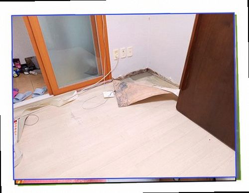 서해구·검단구 누수탐지 배관 주변 수분 반응과 벽면 상태를 비교하는 점검 모습