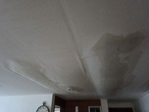 누수탐지 배관 압력과 습도 변화를 비교해 원인 후보를 확인하는 점검 과정