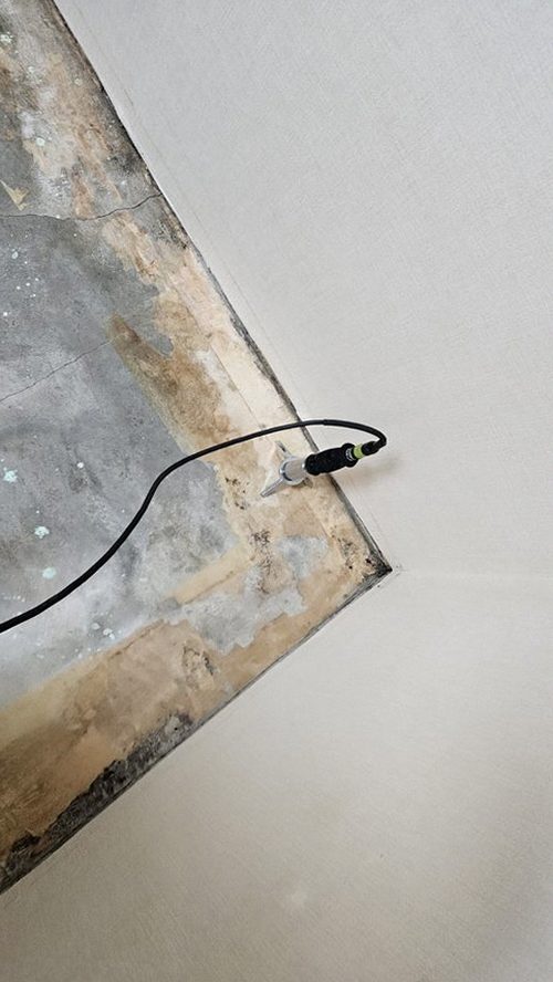 누수탐지 누수 보수 후 주변 표면과 배관 상태를 확인하는 과정