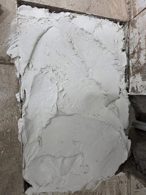 누수탐지 측정 결과서와 점검 기록을 함께 정리한 장면