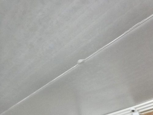 누수탐지 배관과 천장 내부의 누수 여부를 점검하는 과정