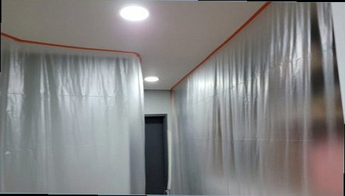 용산구 누수탐지 누수 흔적이 나타난 바닥과 벽면 하단