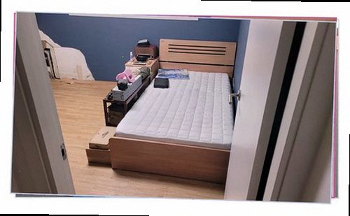 용산구 누수탐지 배관 보수 후 연결부와 주변 바닥의 상태를 확인하는 모습