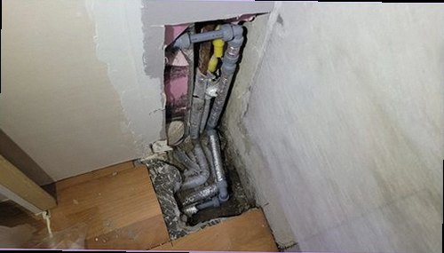 광주 누수탐지 욕실 천장 물자국과 배관 주변을 확인하는 현장