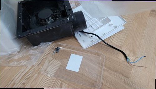 누수탐지 수분 측정 장비로 누수 의심 구간을 확인하는 현장