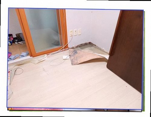 오산 누수탐지 벽면 흔적과 주변 배관을 함께 살피는 현장 점검 모습