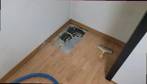 오산 누수탐지 배관 주변의 수분 상태와 누수 의심 구간을 비교하는 장면