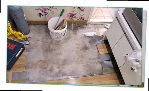 소사구 누수탐지 수도계량기와 벽면 물자국을 확인하는 점검 모습
