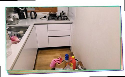 기흥구 누수탐지 욕실 주변 벽과 바닥의 누수 의심 흔적을 확인하는 모습
